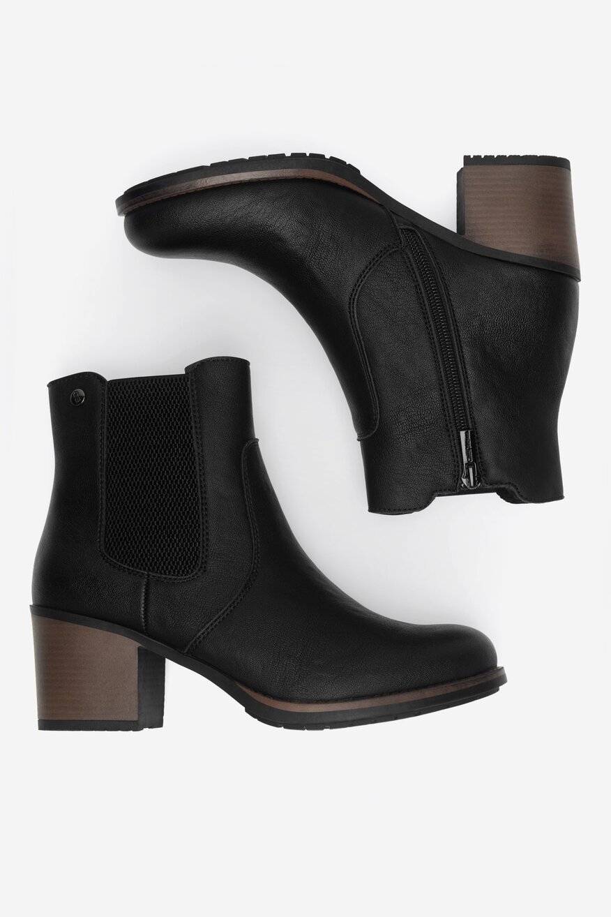 Botki ocieplane na słupku