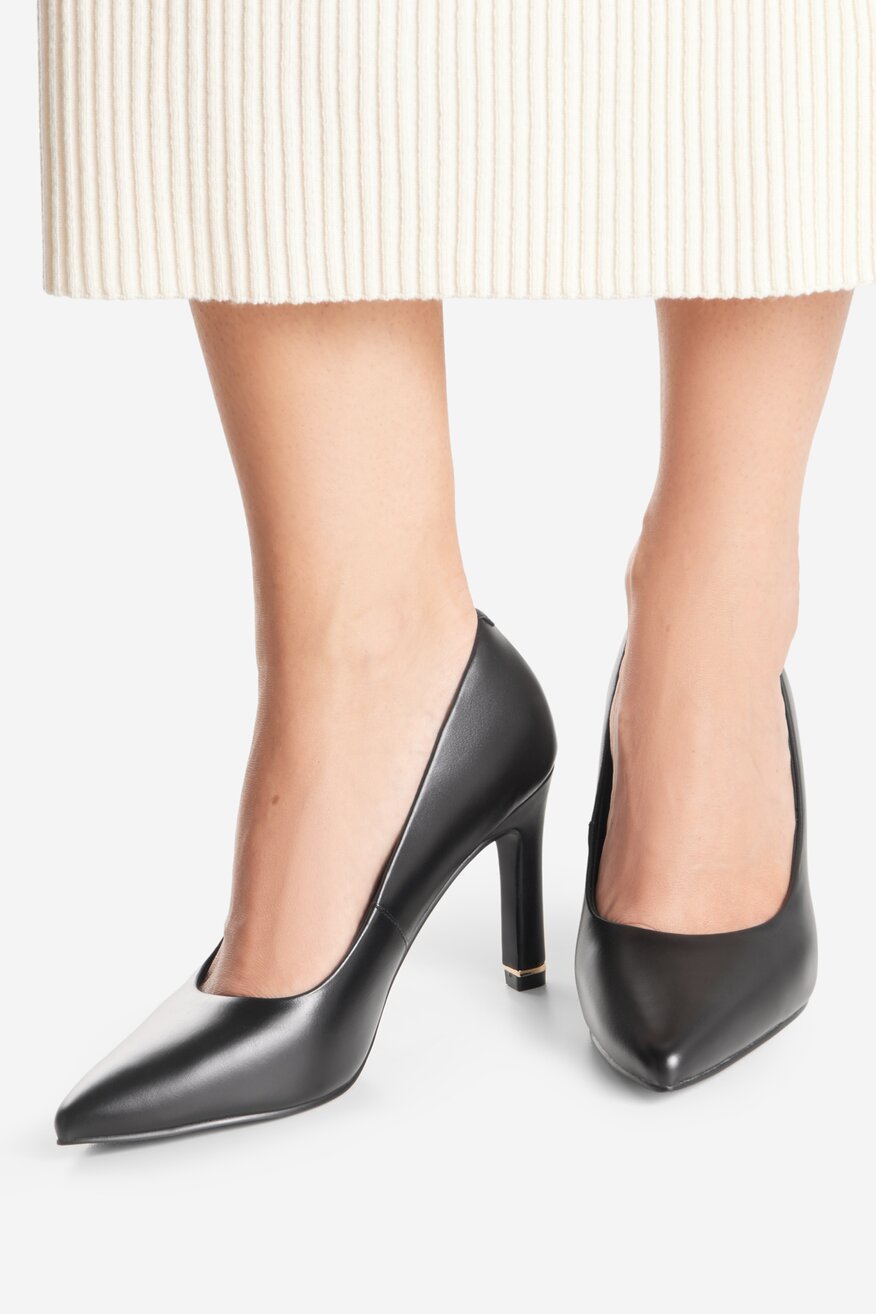 Czółenka skórzane na szpilce