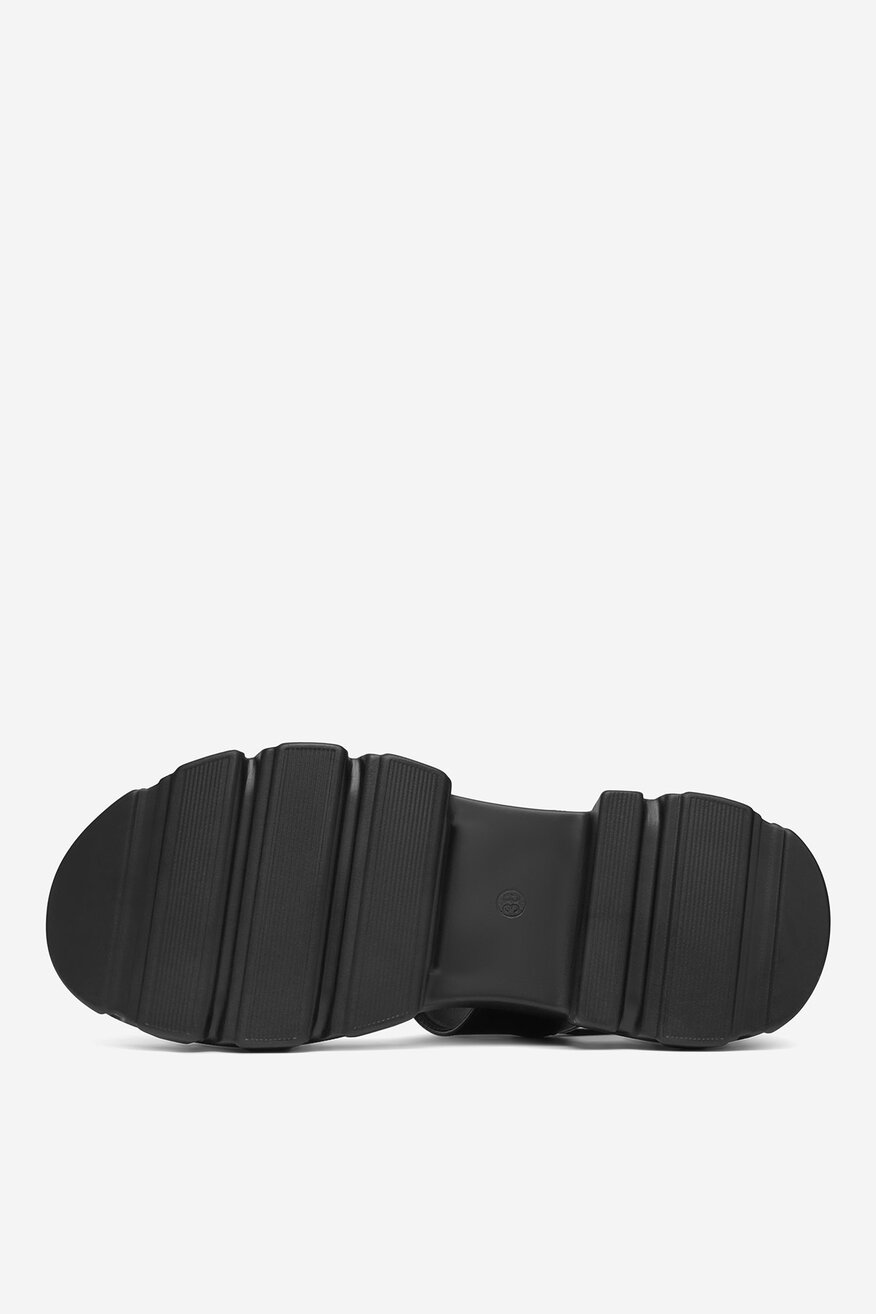 Sandały na grubej podeszwie