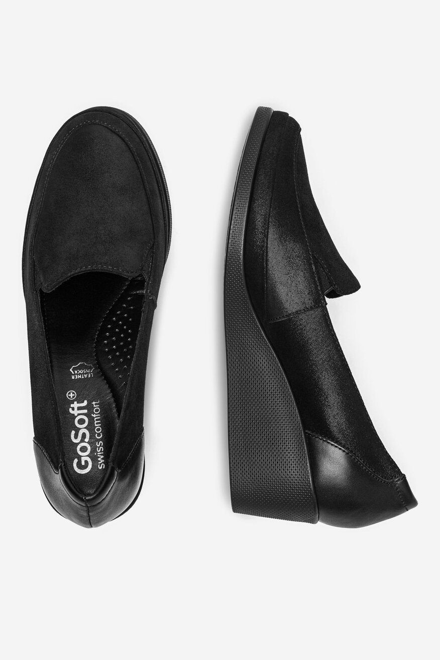 Czółenka na koturnie