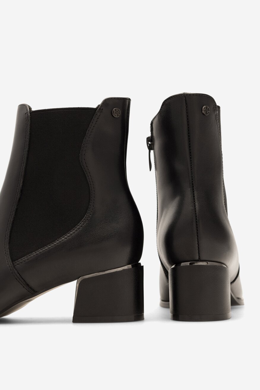 Botki skórzane na słupku