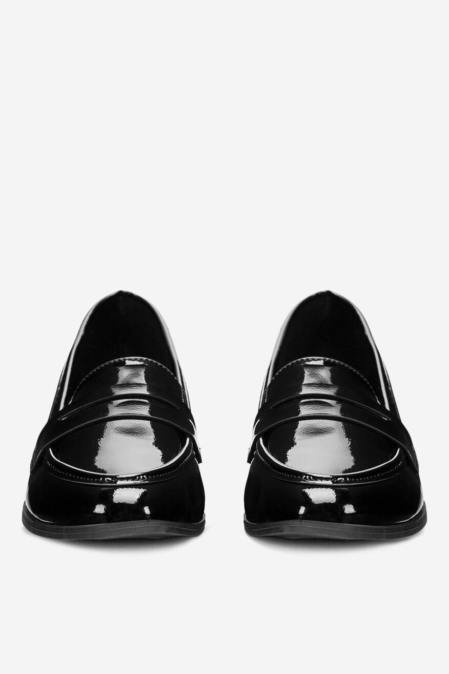Loafersy lakierowane