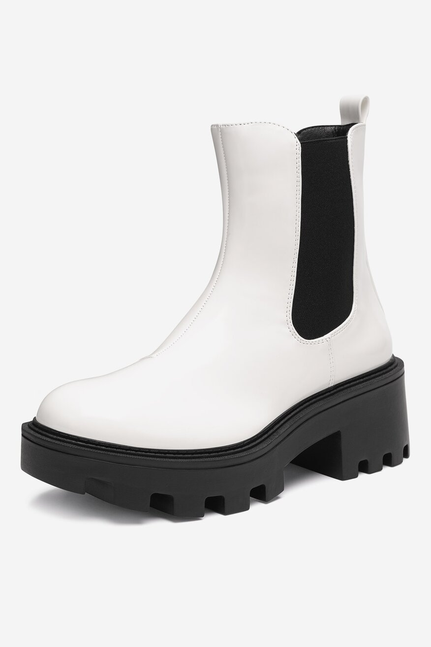 Botki na grubej podeszwie