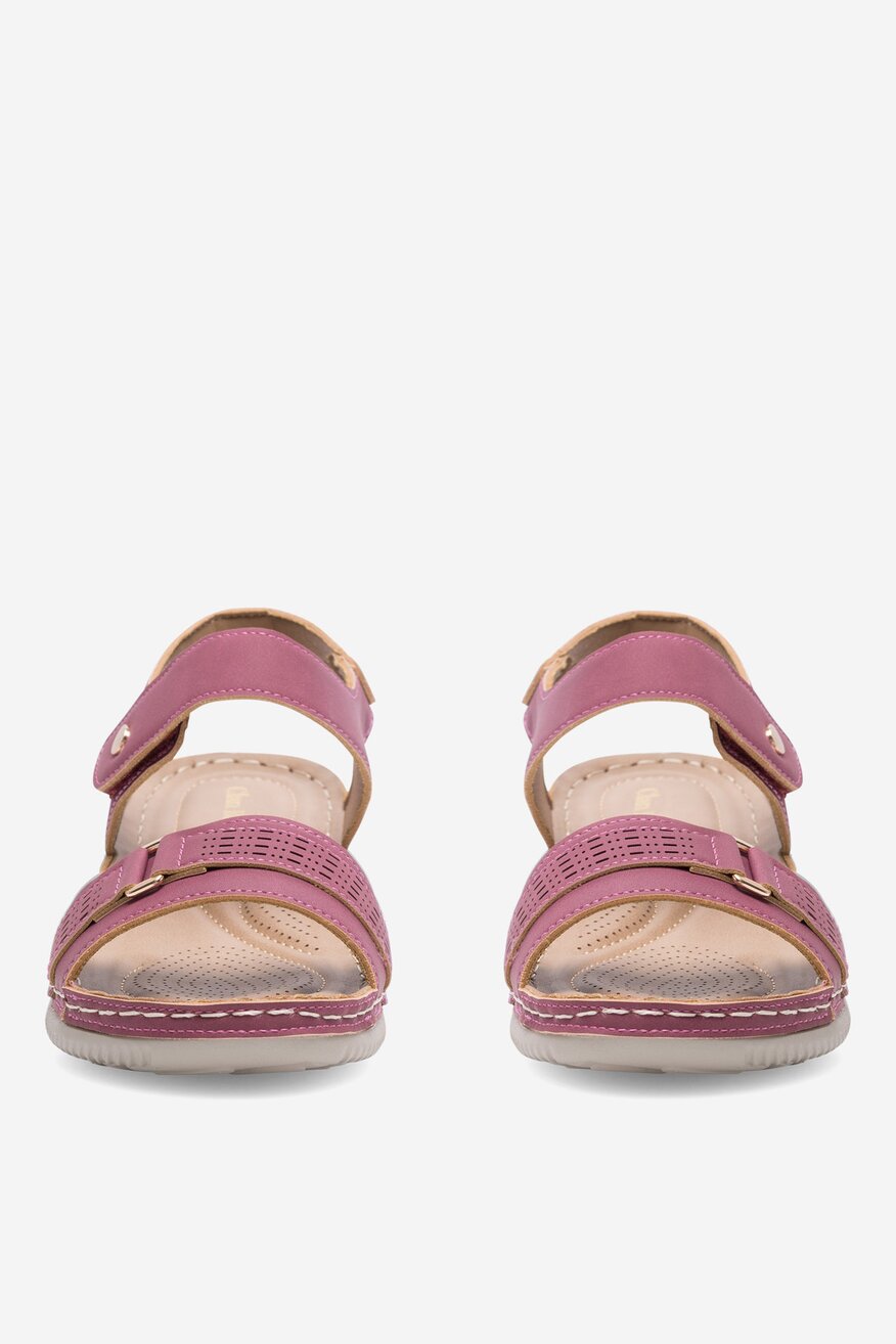 Sandały na koturnie