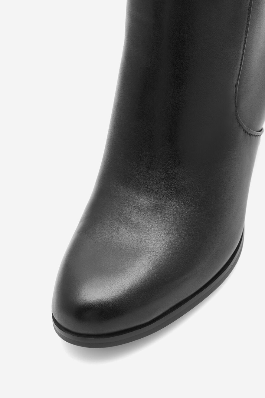 Botki skórzane na słupku