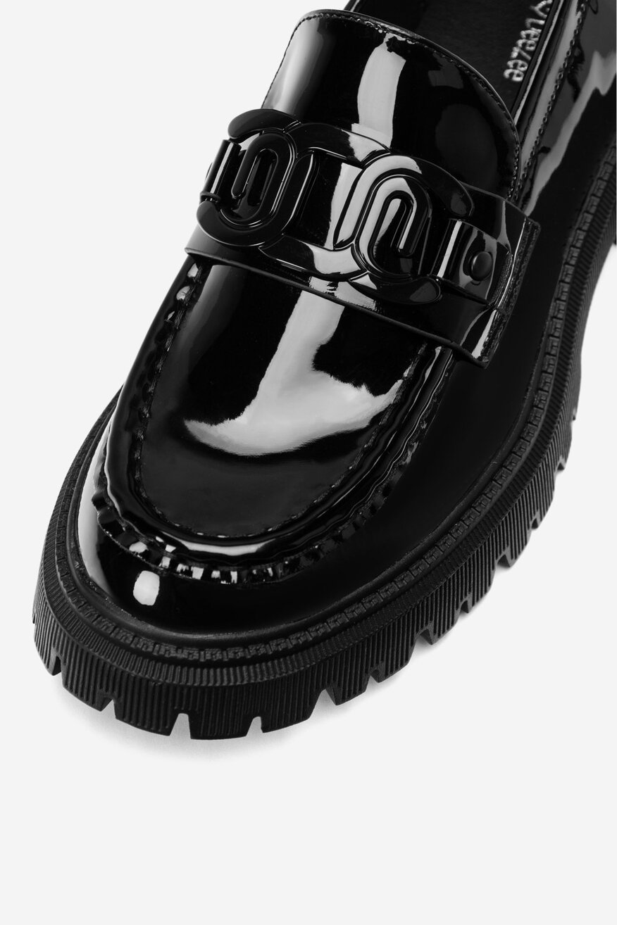 Loafersy lakierowane