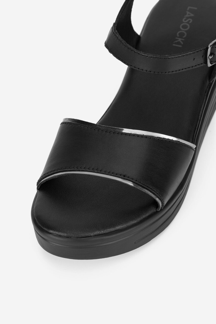 Sandały skórzane na koturnie