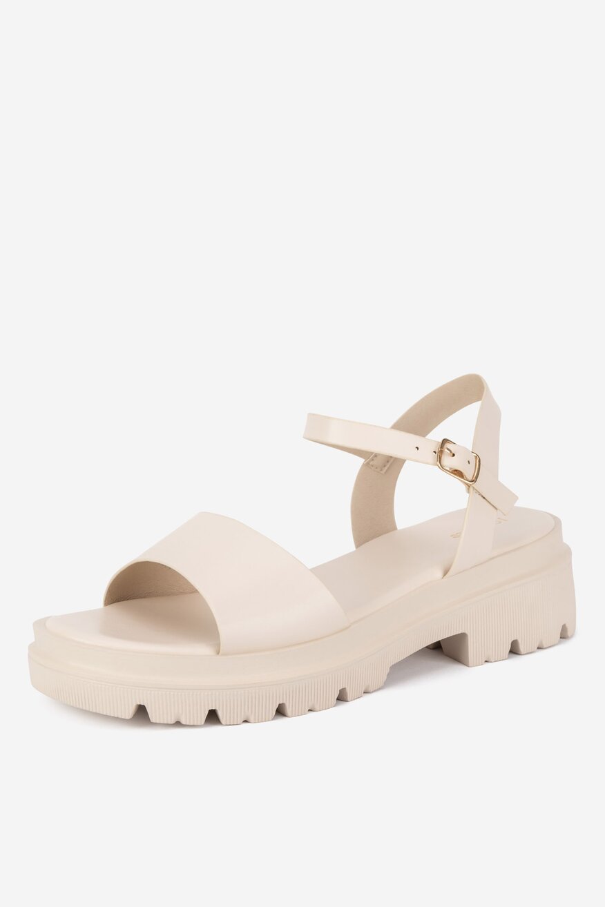 Sandały na grubej podeszwie