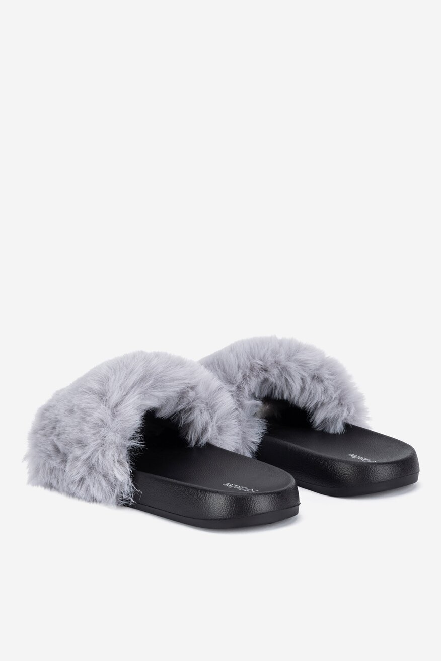 Klapki z futerkiem