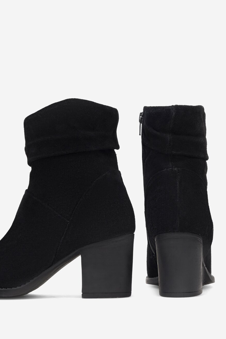 Botki skórzane na słupku