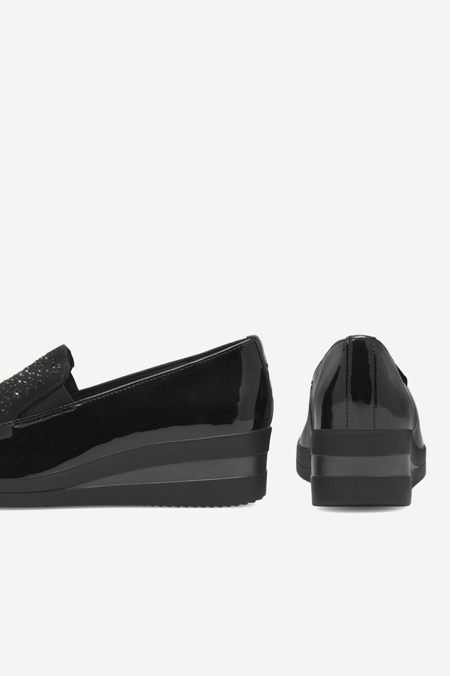 Mokasyny na koturnie