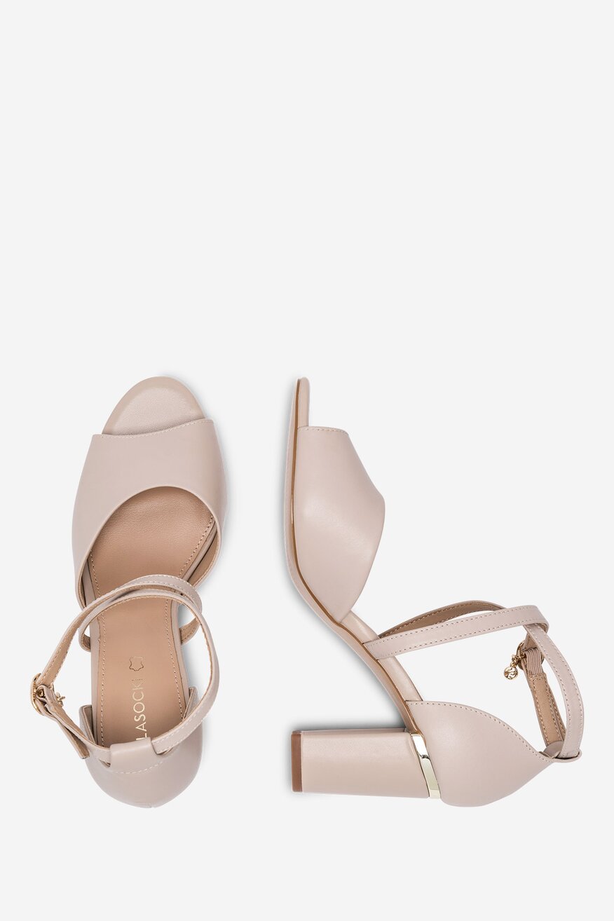 Sandały skórzane na słupku