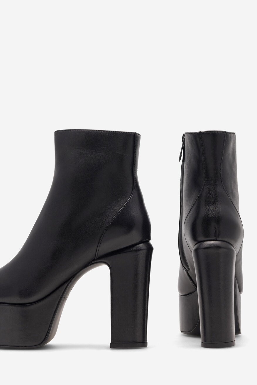 Botki skórzane na słupku