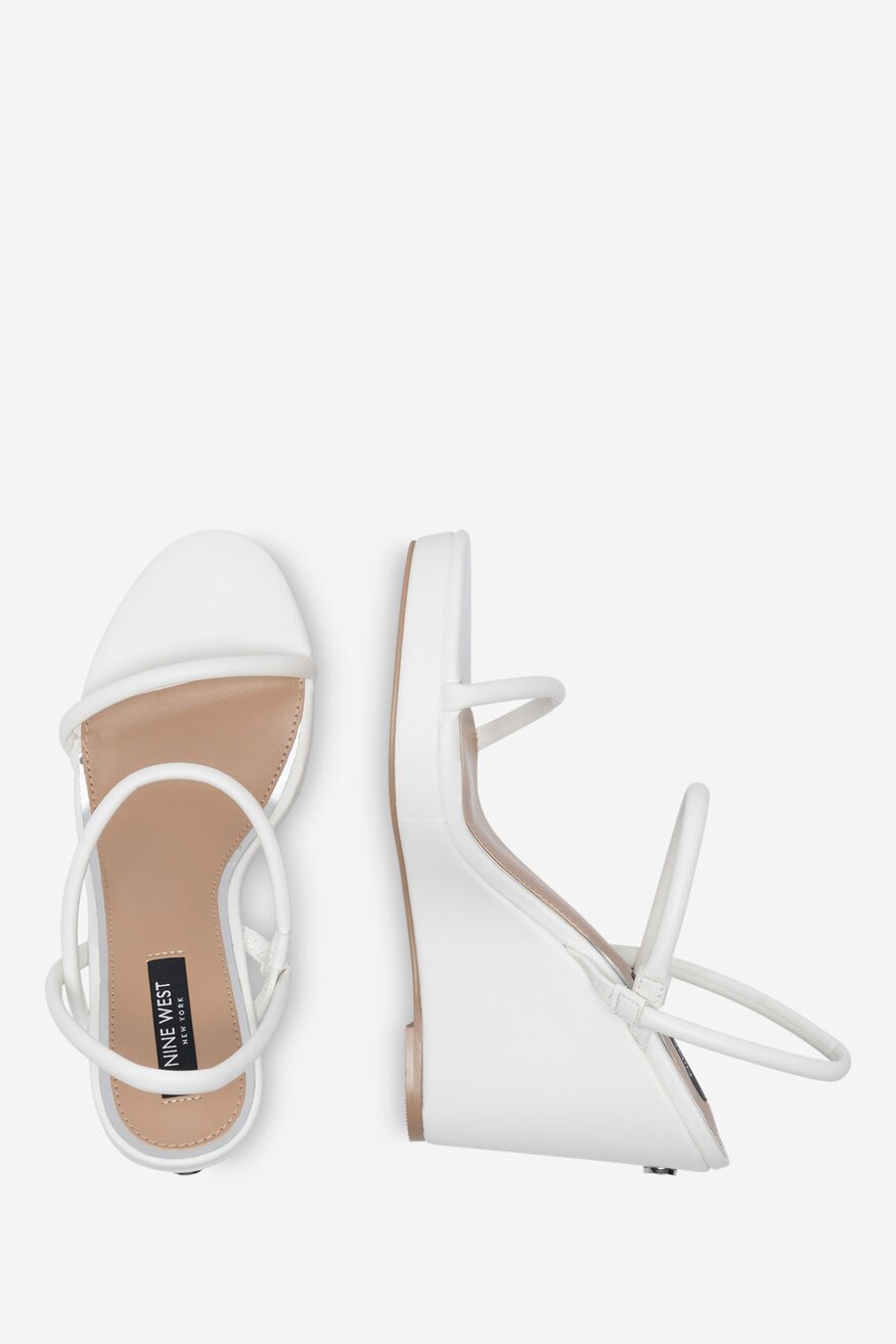 Sandały na koturnie