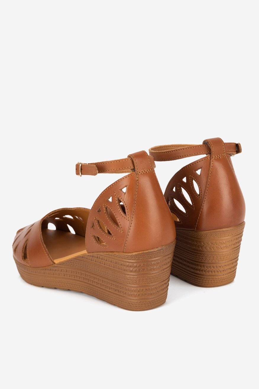 Sandały skórzane na koturnie