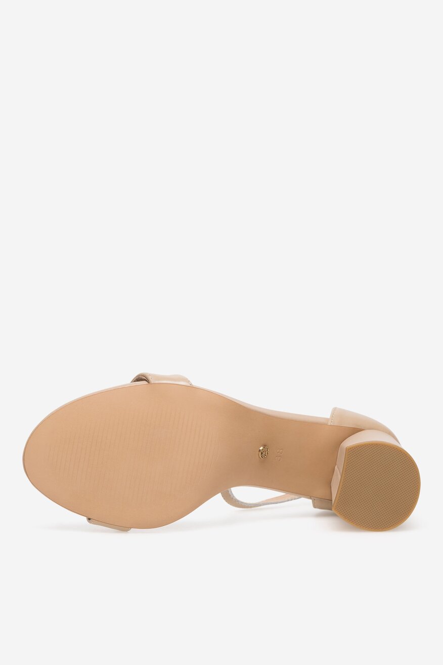 Sandały skórzane na słupku