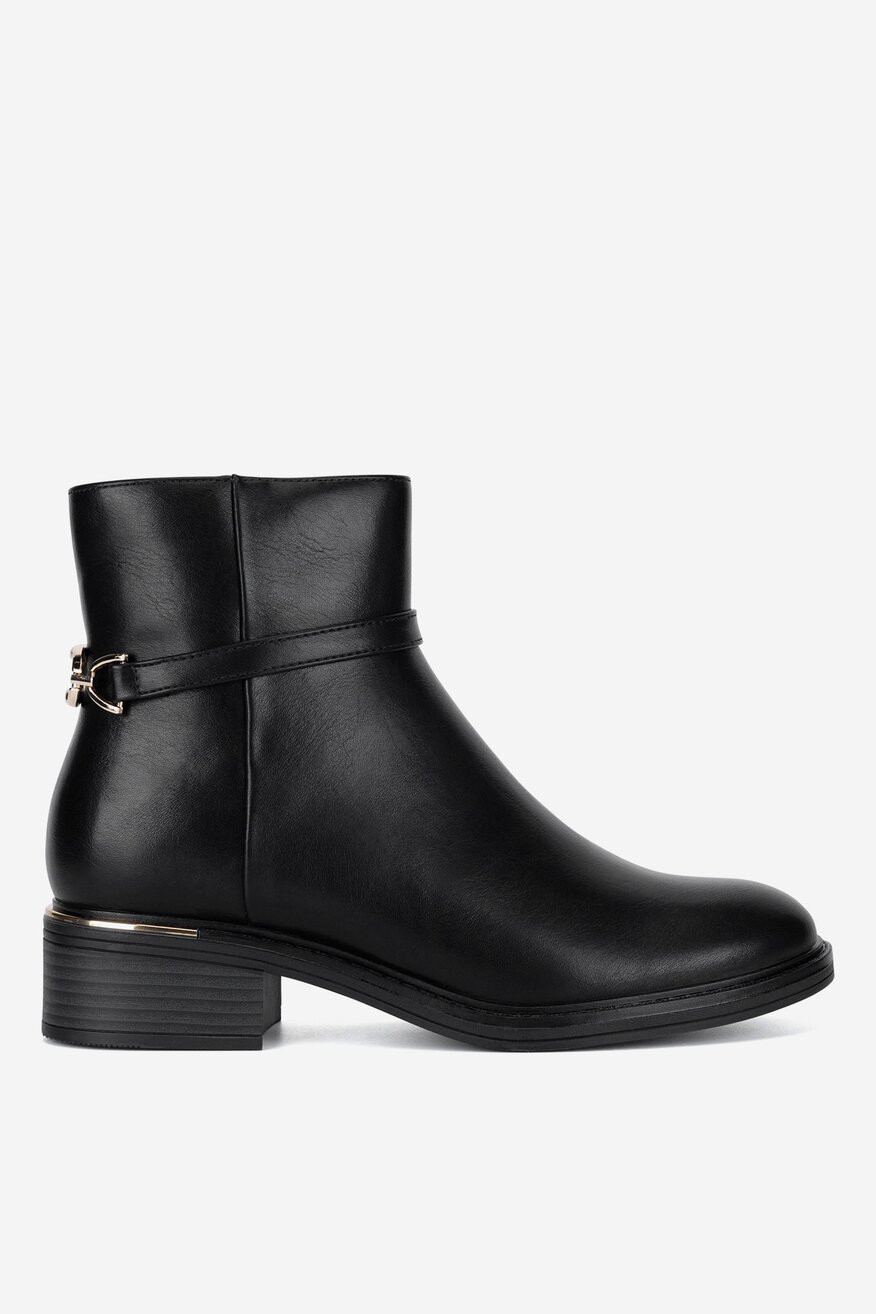 Botki ocieplane na słupku