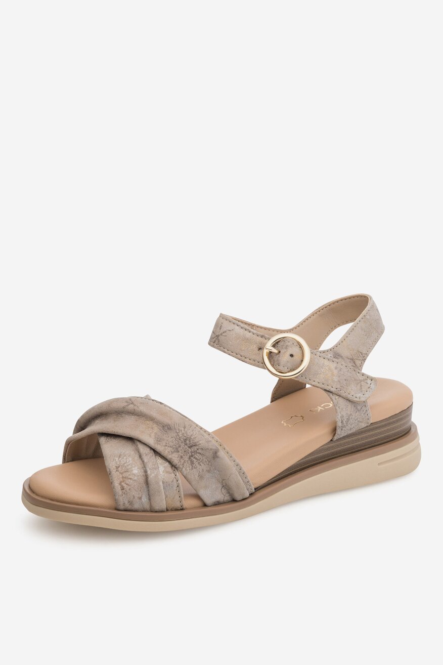 Sandały skórzane na koturnie