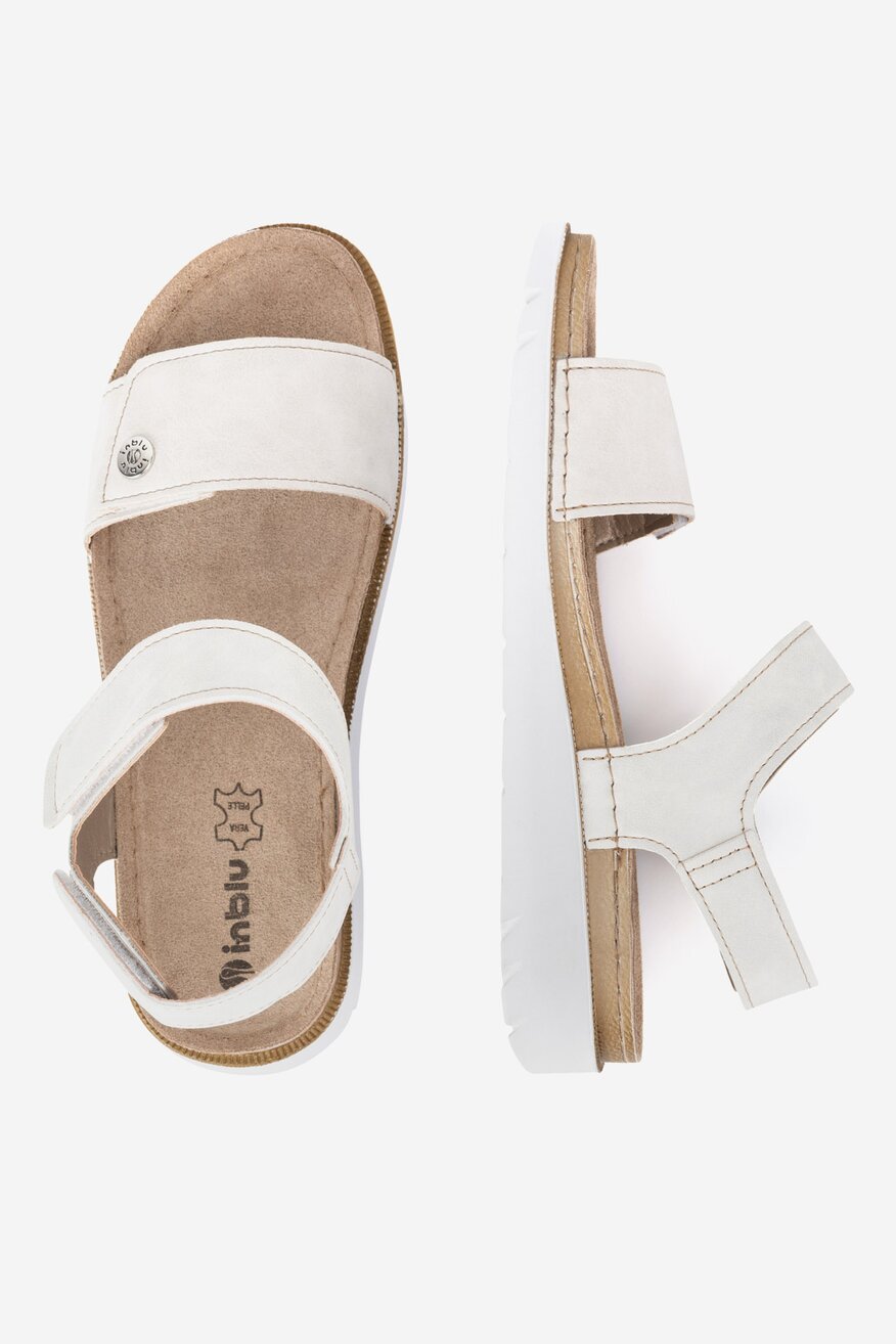 Sandały na koturnie