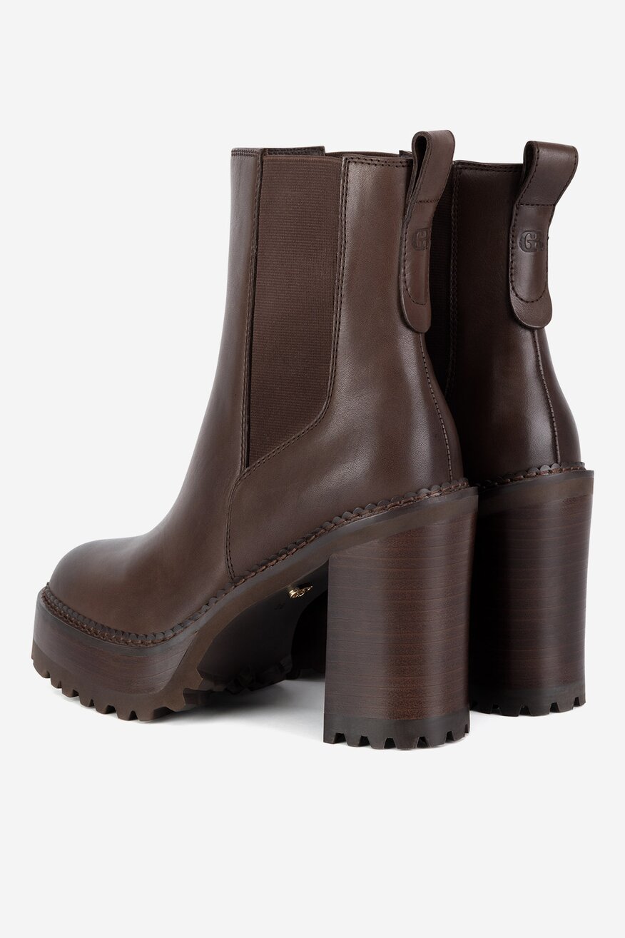 Botki skórzane na słupku