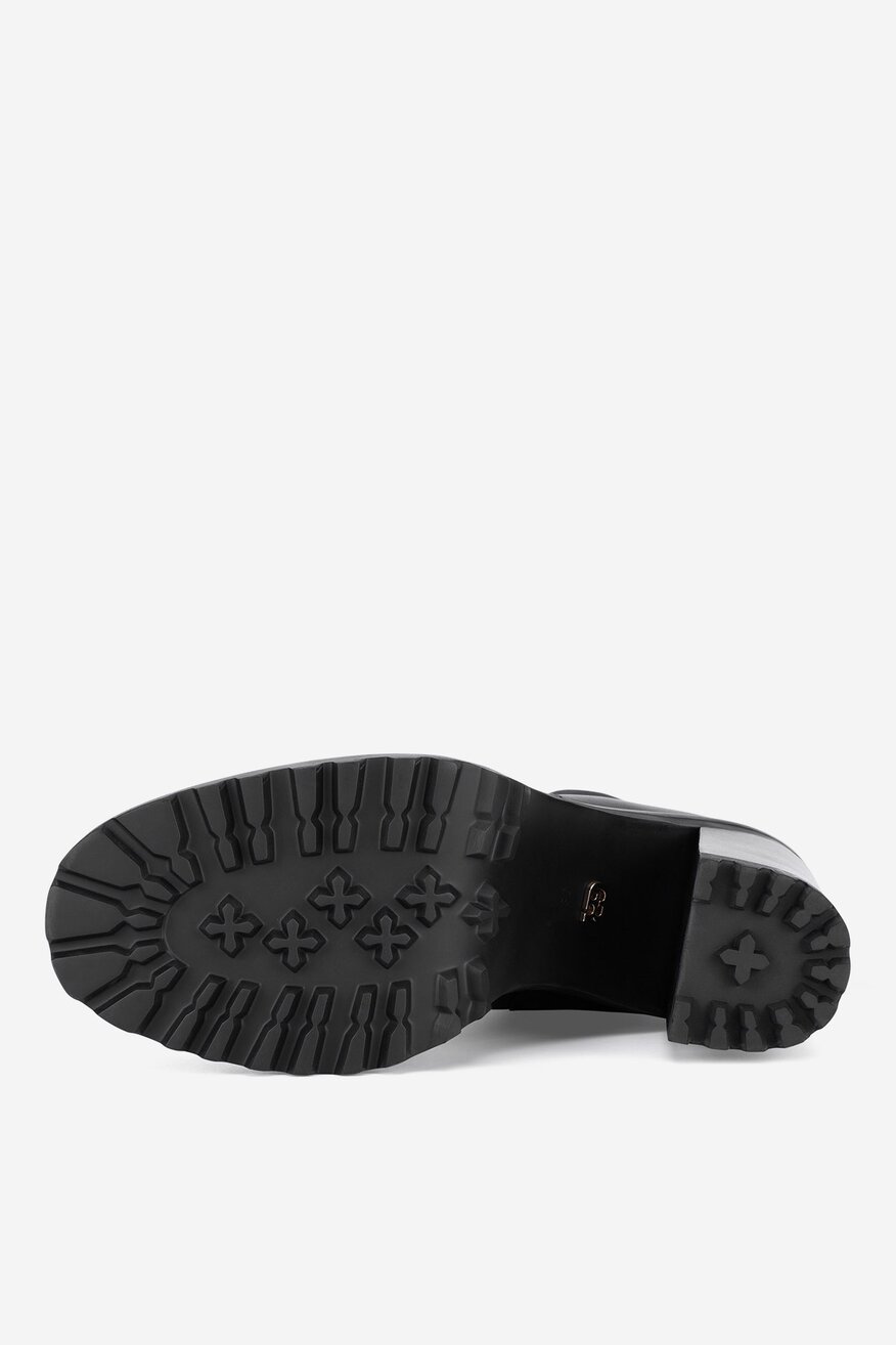 Botki skórzane na słupku