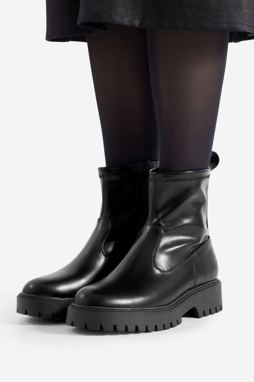 Botki na grubej podeszwie