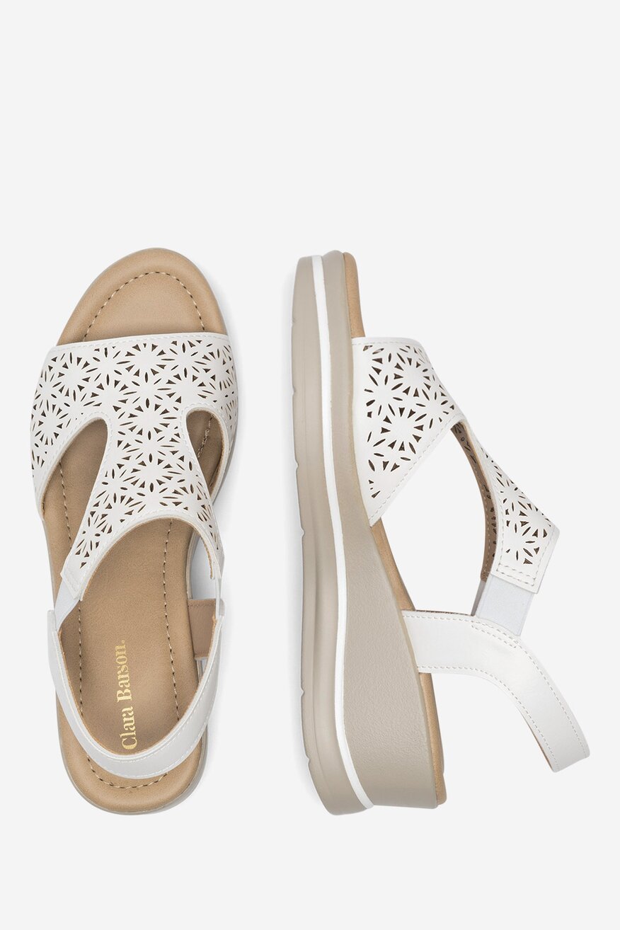 Sandały na koturnie