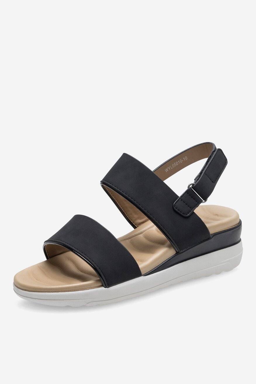 Sandały na koturnie