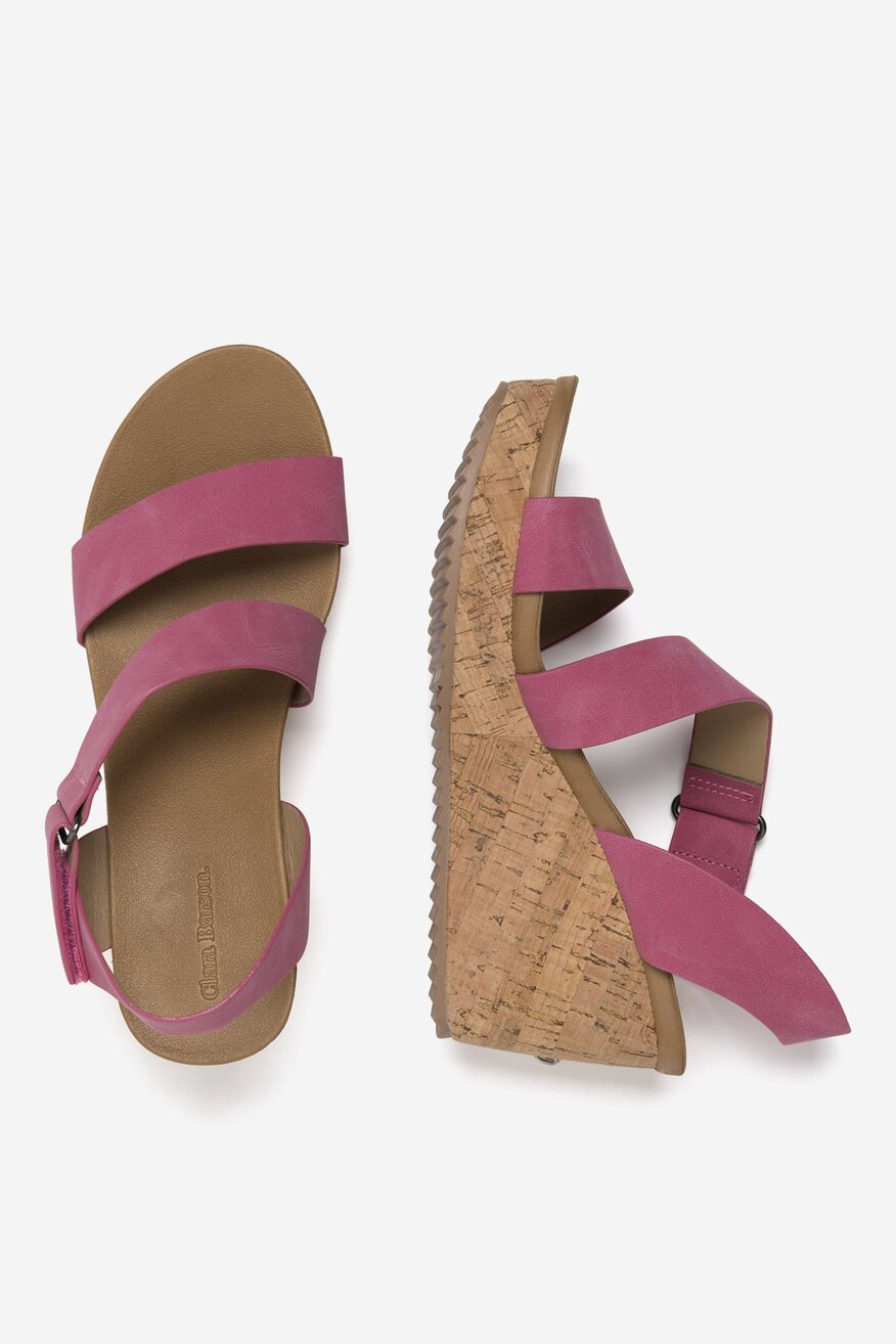 Sandały na koturnie