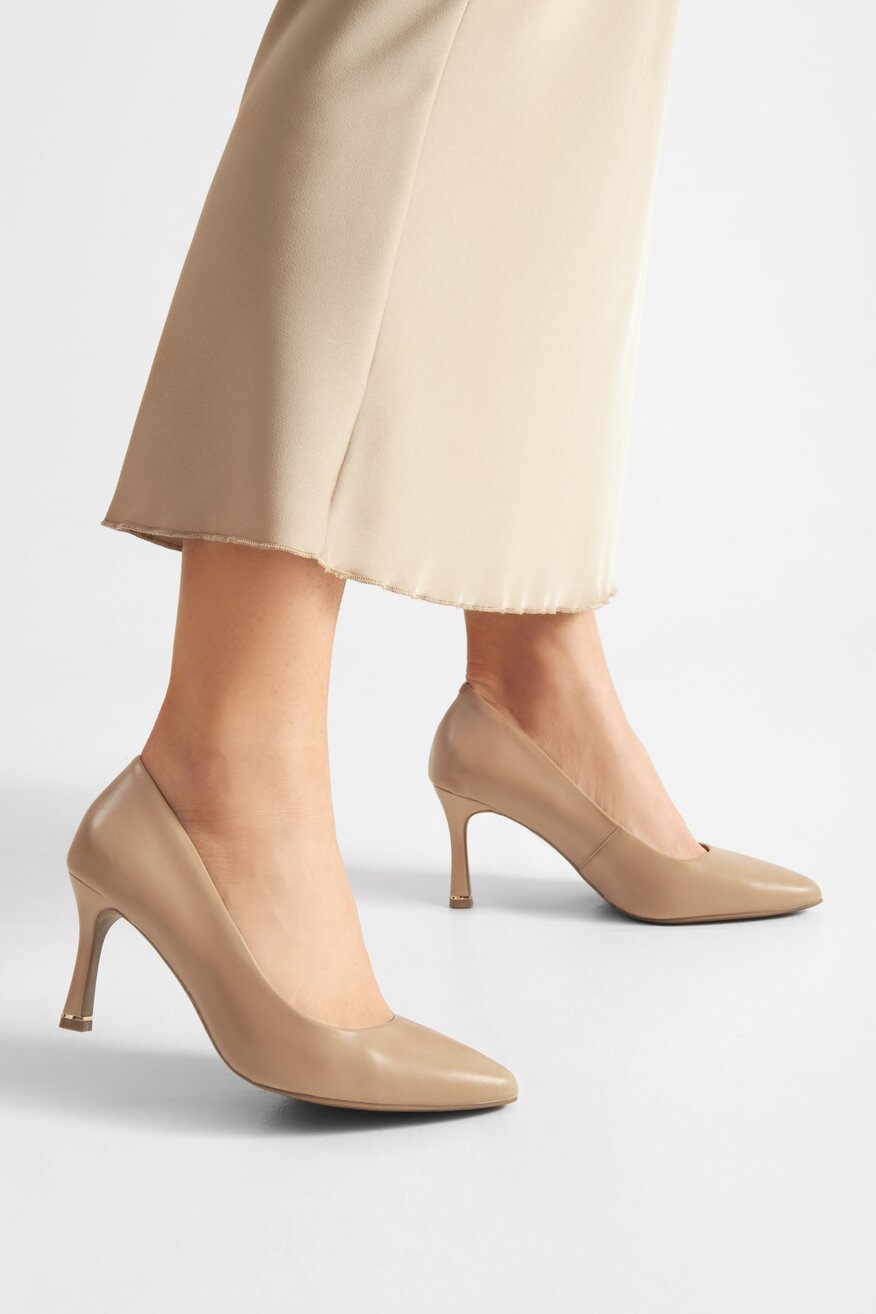 Czółenka skórzane