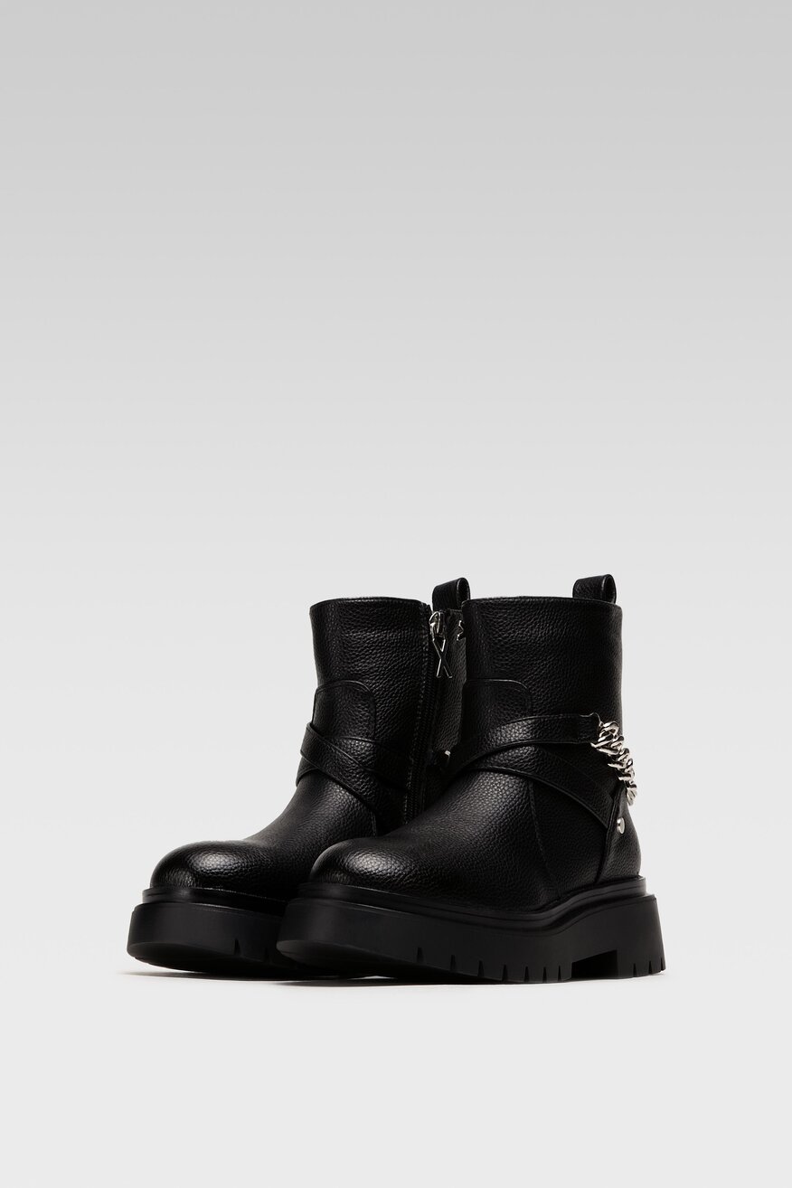 Botki na grubej podeszwie