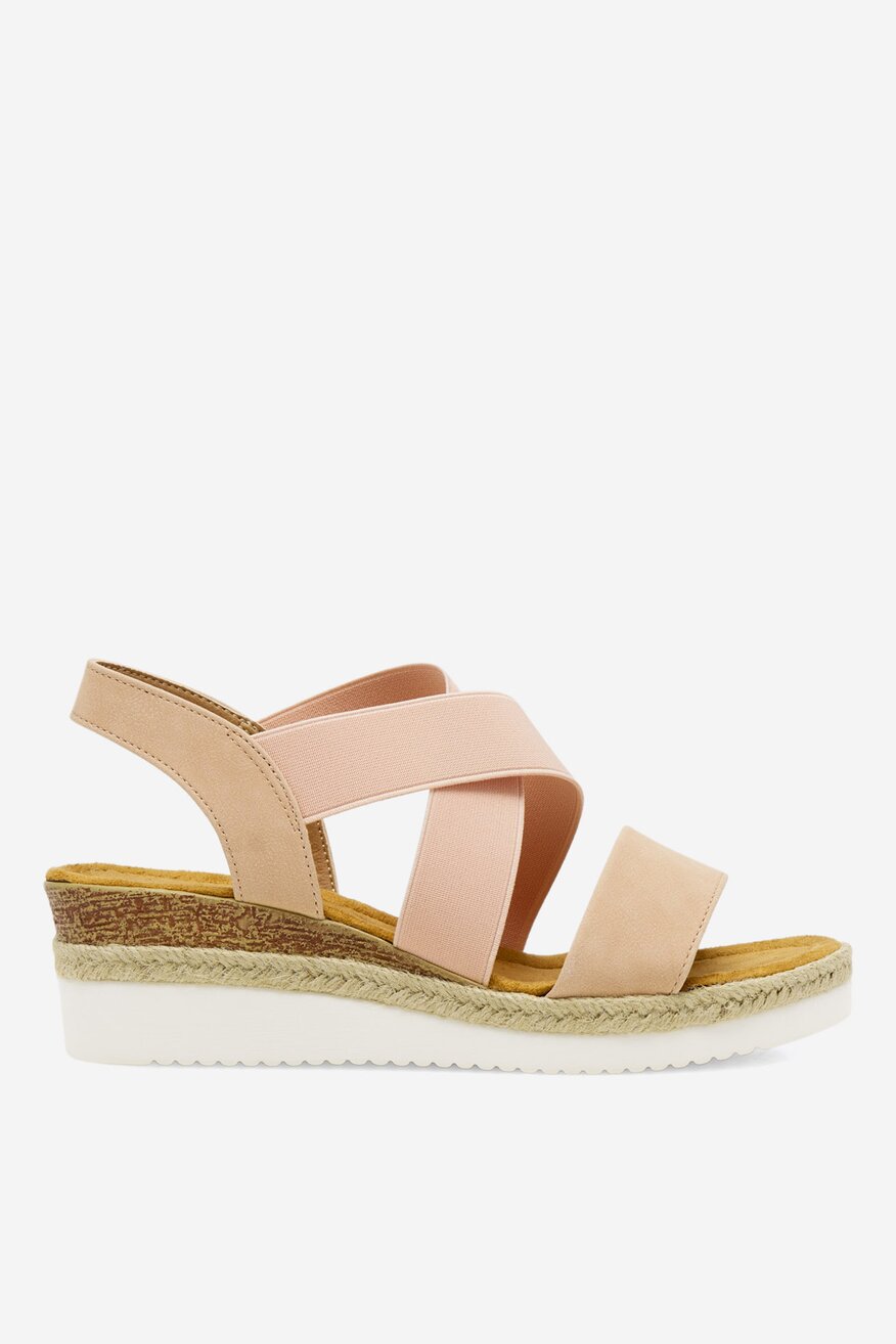 Sandały na koturnie