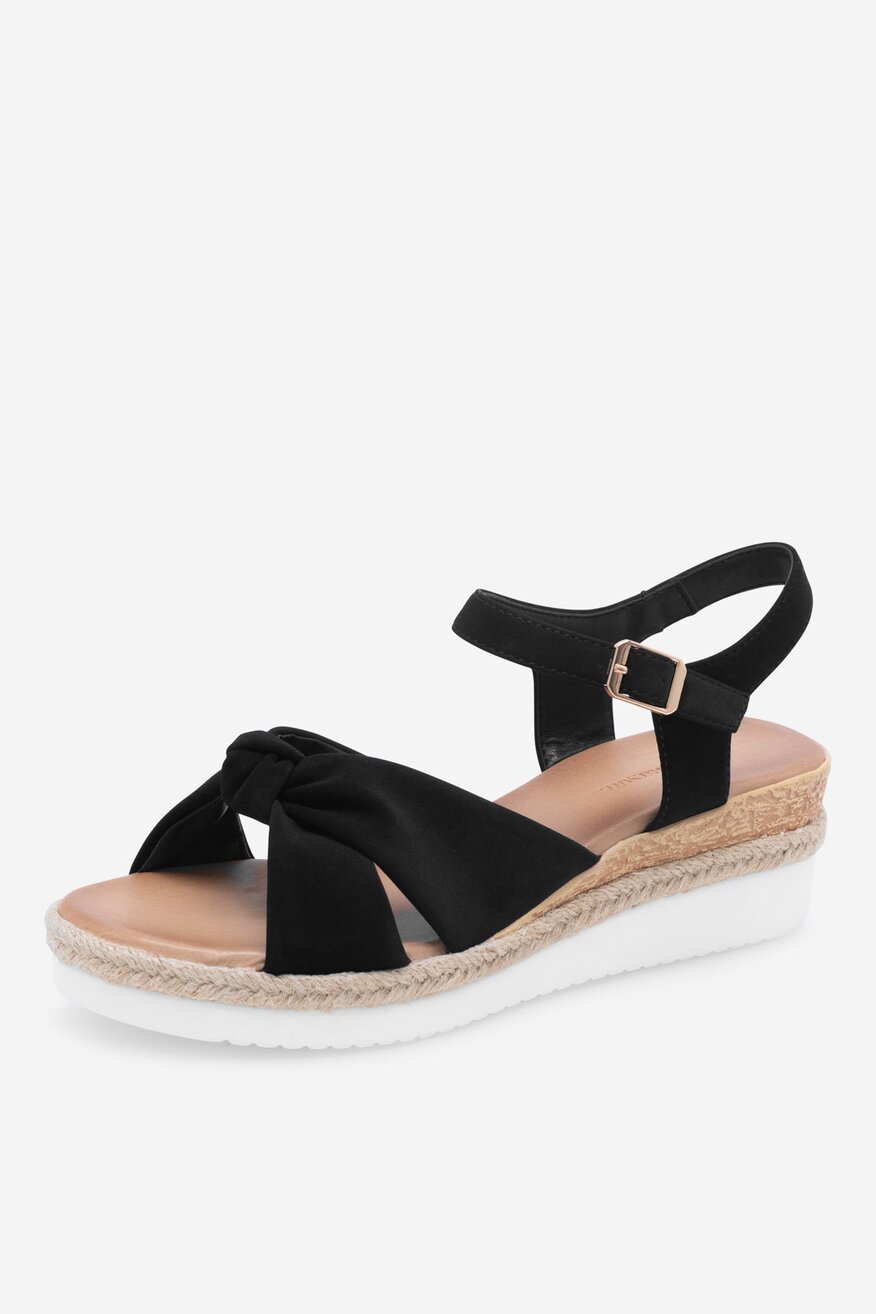 Sandały na koturnie