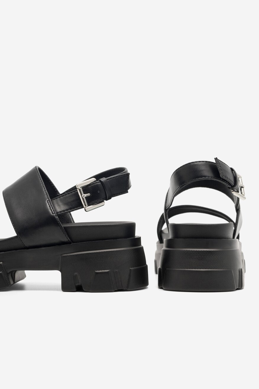 Sandały na grubej podeszwie