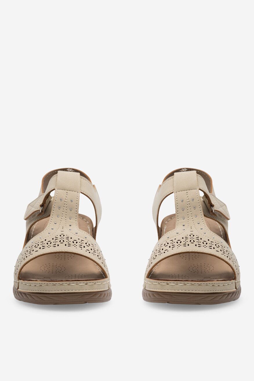 Sandały na koturnie