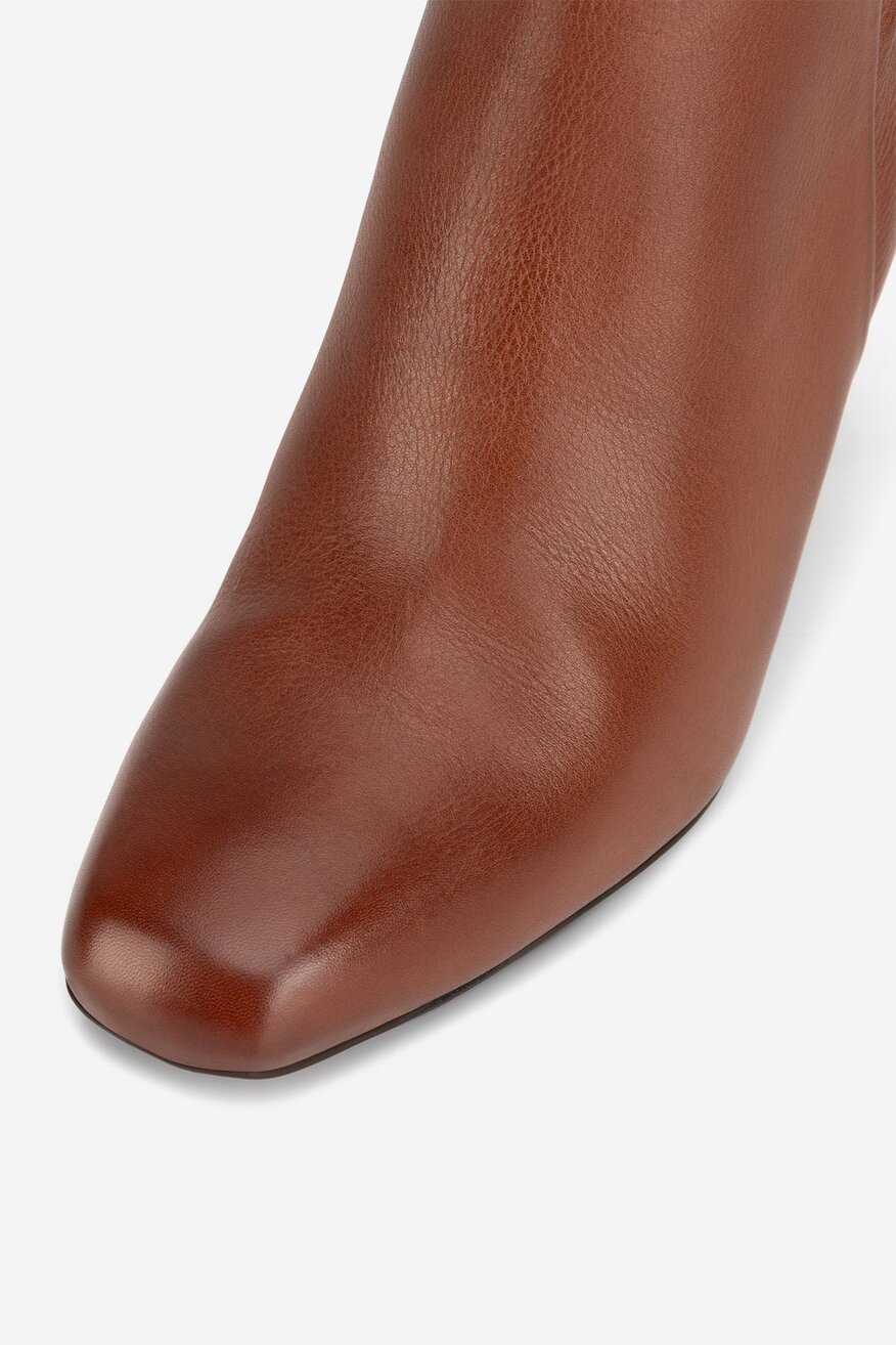 Botki skórzane na słupku