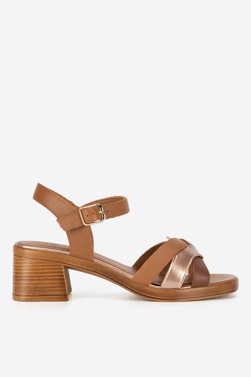 Sandały skórzane na obcasie