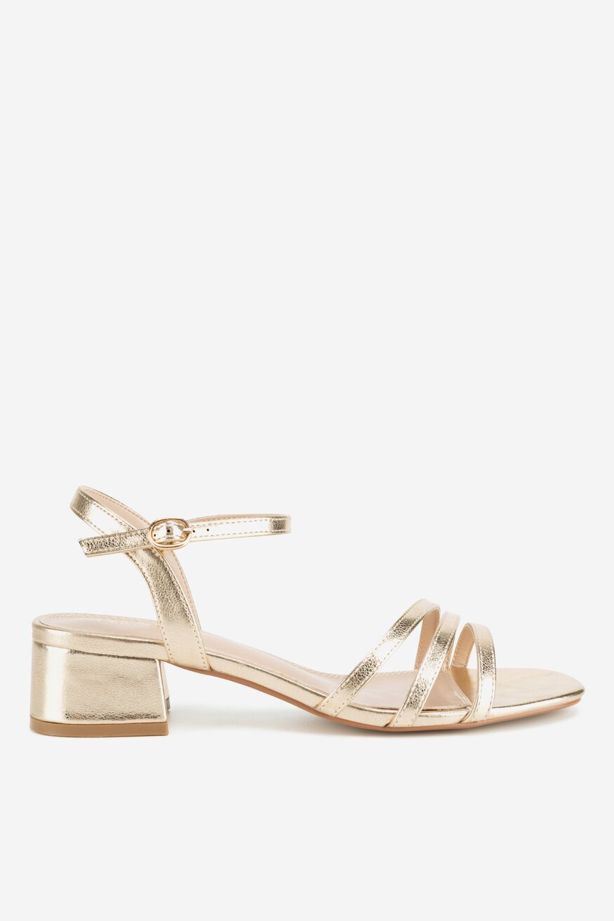 Sandały na obcasie