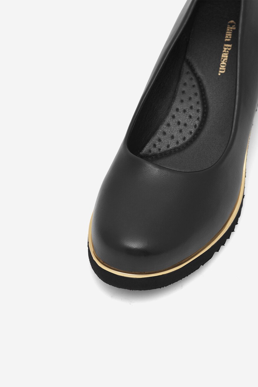 Czółenka na koturnie