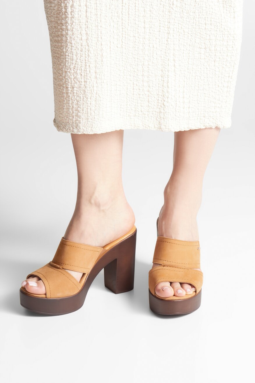 Klapki skórzane na obcasie