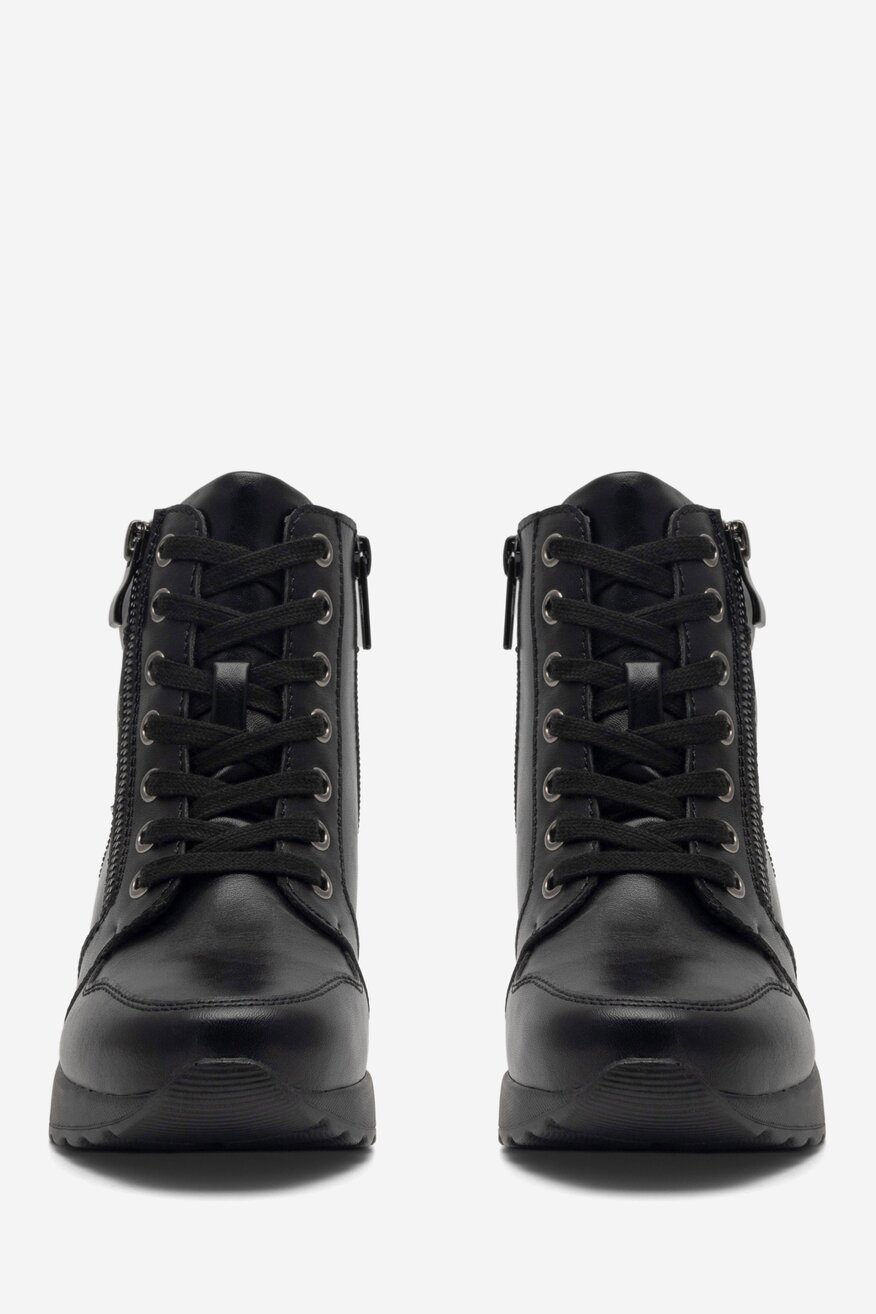 Trzewiki na koturnie