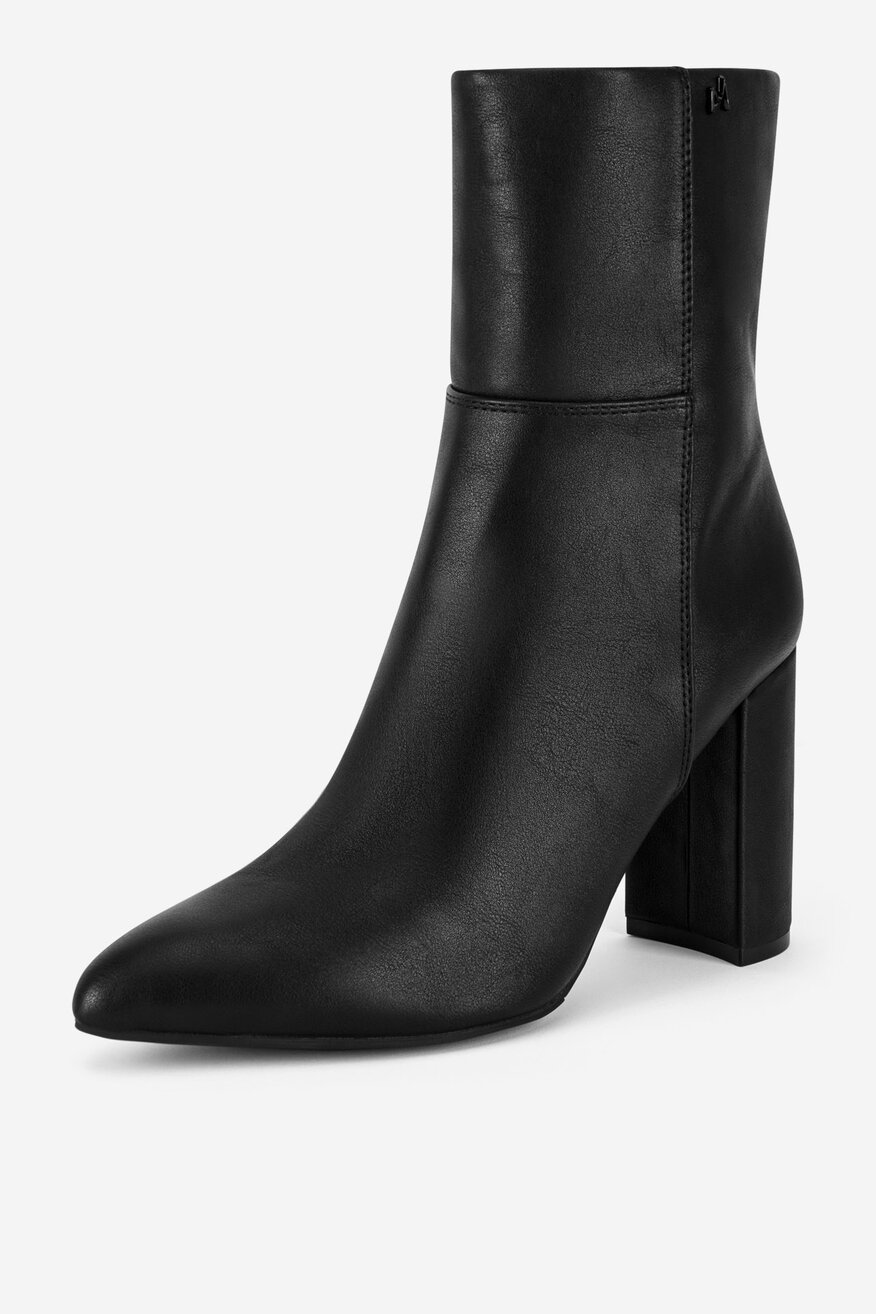 Botki ocieplane na słupku