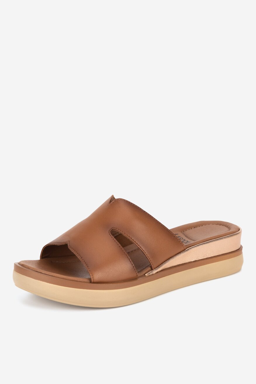 Klapki skórzane na koturnie