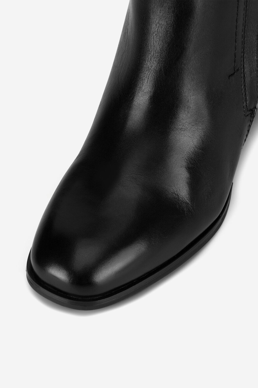 Botki skórzane na słupku