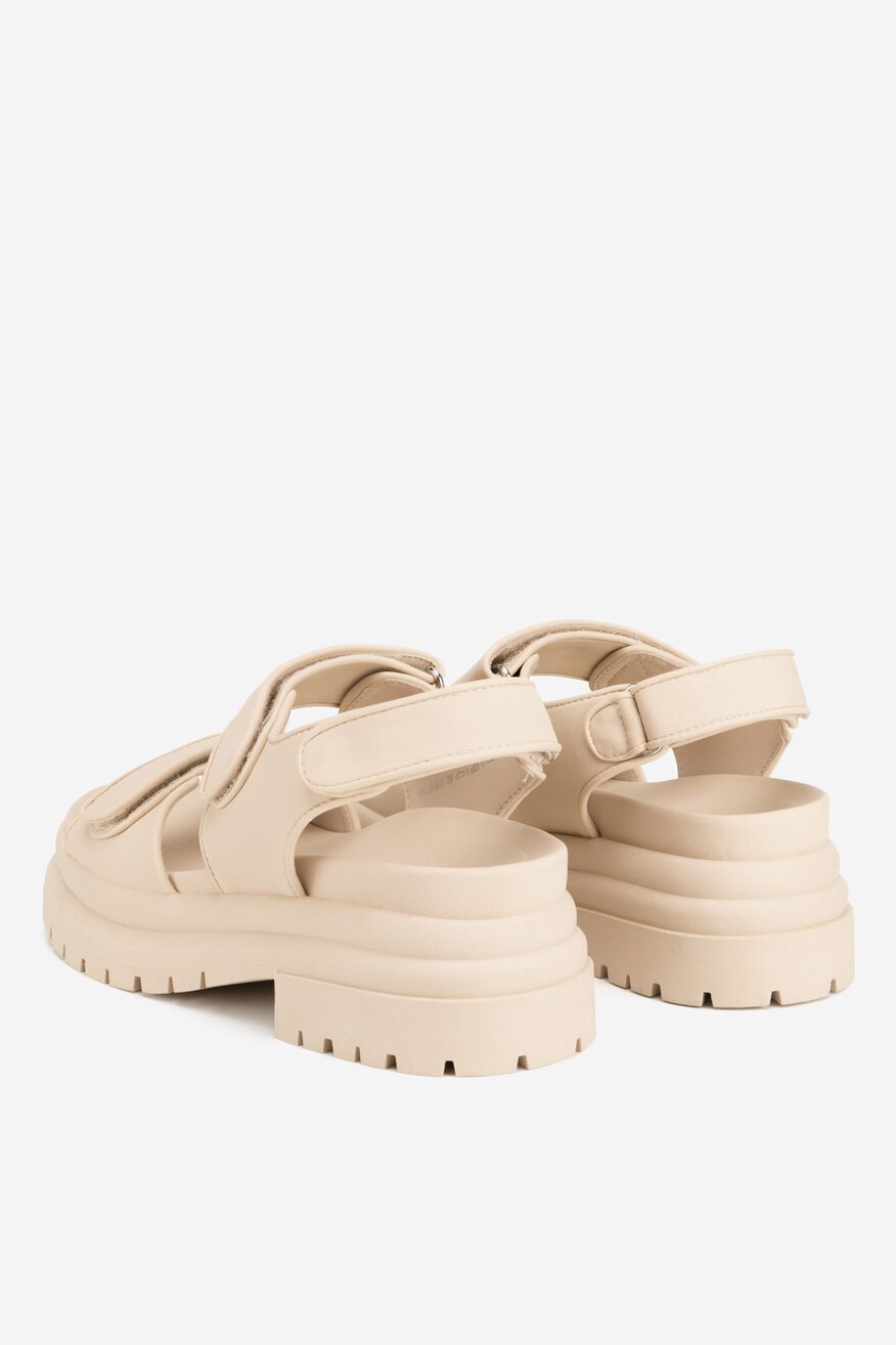 Sandały na grubej podeszwie