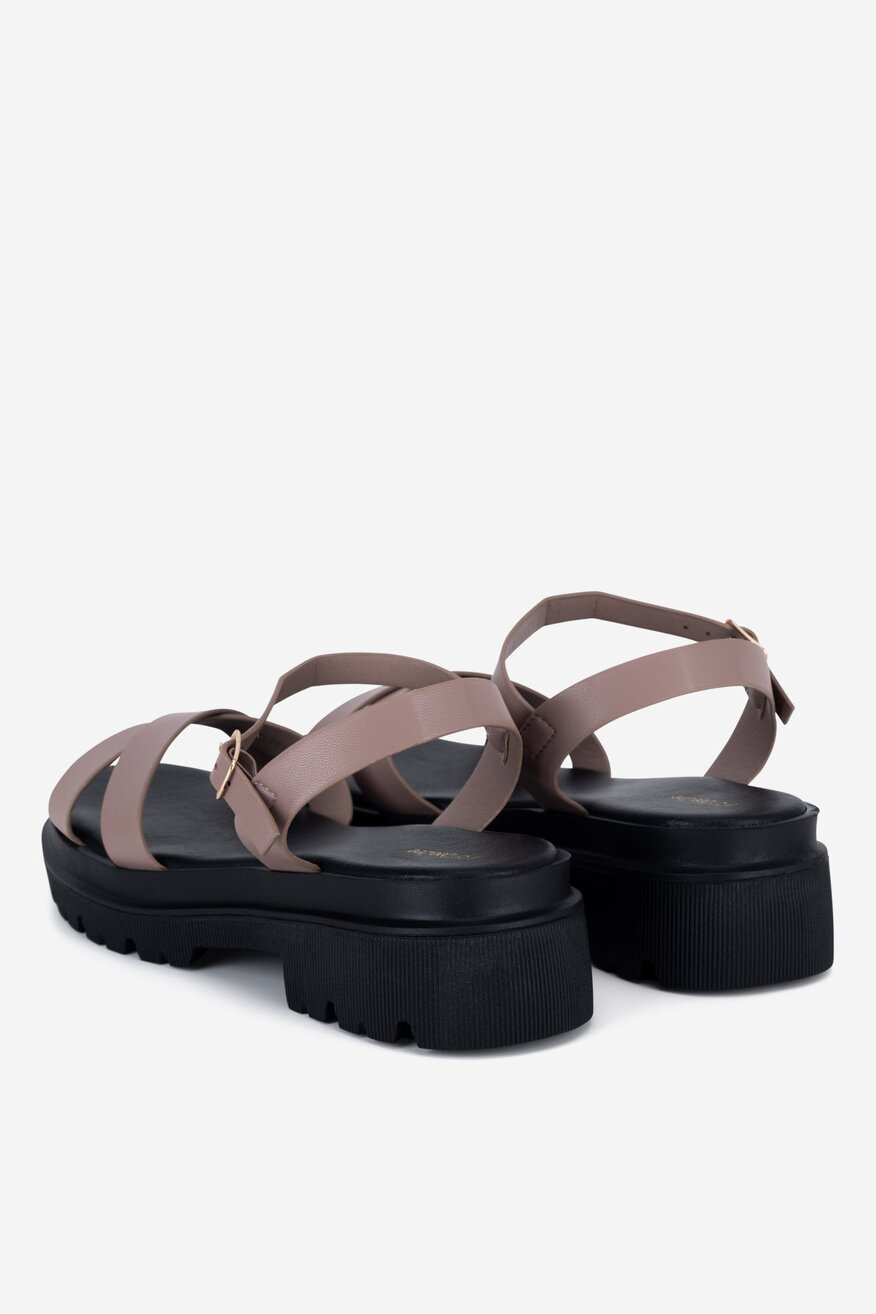 Sandały na grubej podeszwie