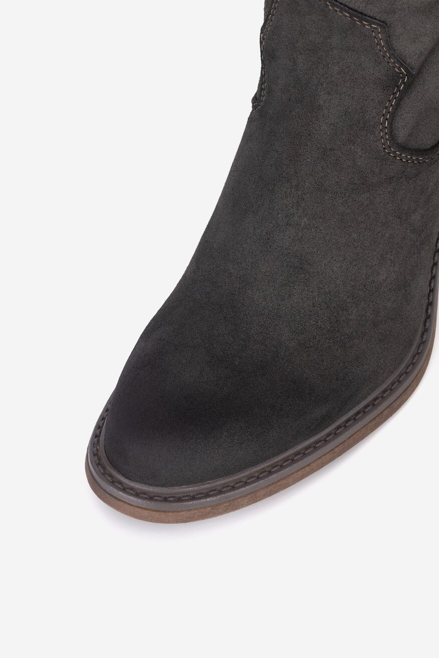 Botki ocieplane na słupku