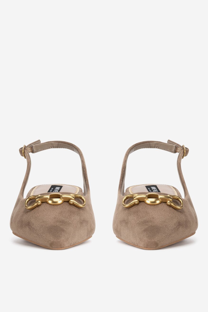 Baleriny z odkrytą piętą