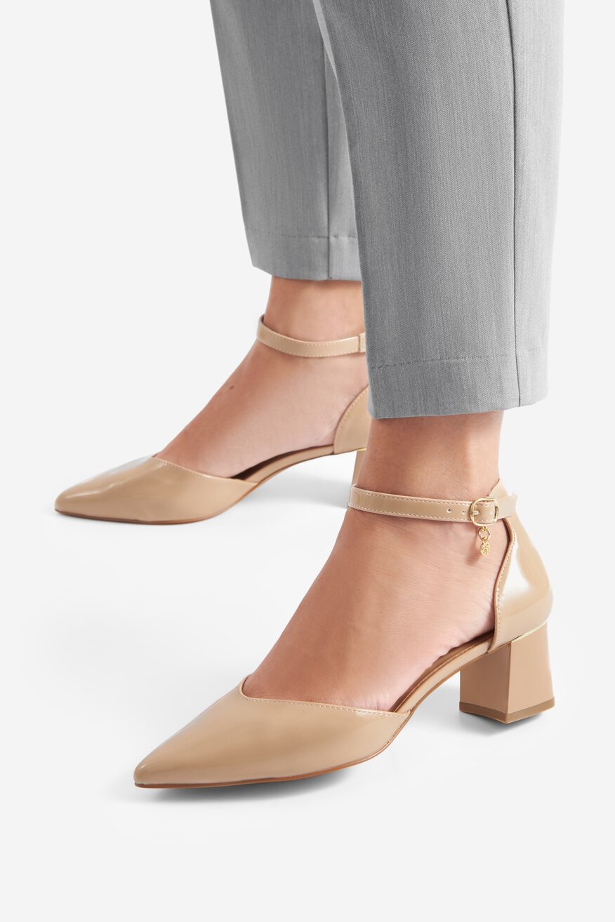 Czółenka na słupku