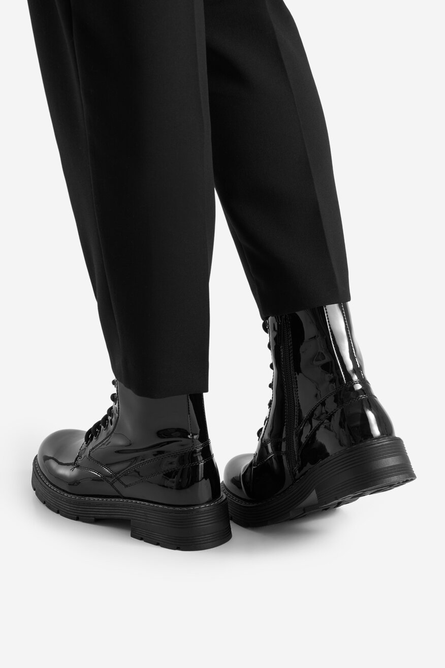 Trzewiki lakierowane
